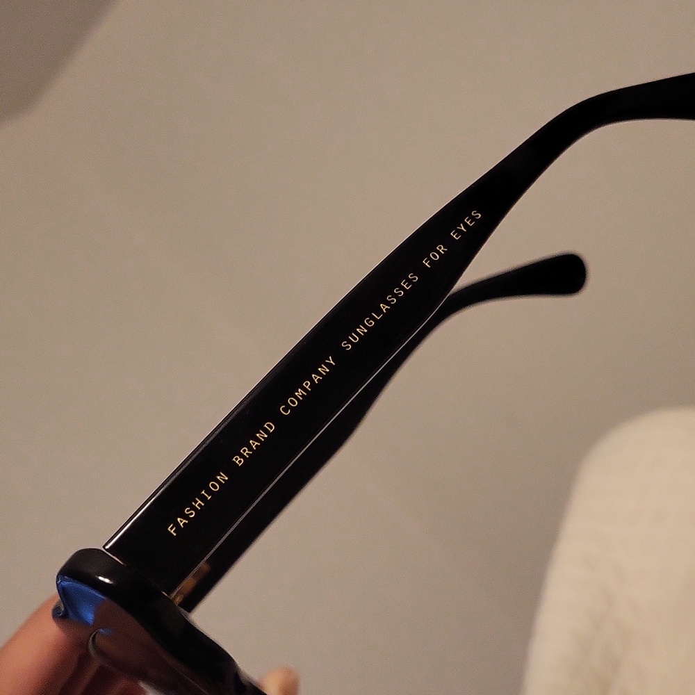 Fashion Brand Company Black Hole Sunglasses with Case - Picture 4 of 8